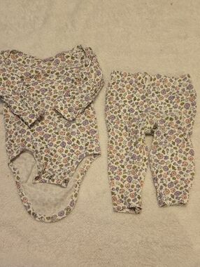 Baby Floral Cotton Bodysuit & Leggings Set in White with Pastel Flowers